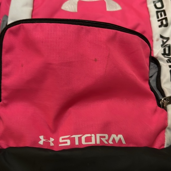 Pre owned and pre used Vibrant Pink Under Armour Storm Back Pack - Picture 2 of 8